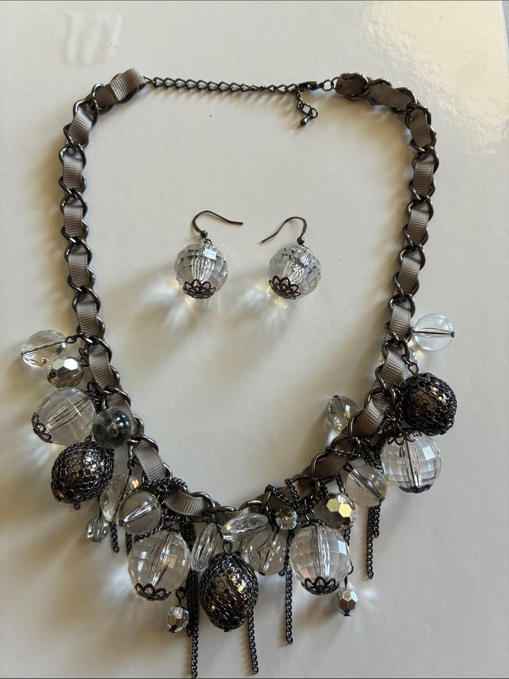 Source Unknown Clear Crystal and Gunmetal Ribbon Chain Necklace with Earrings